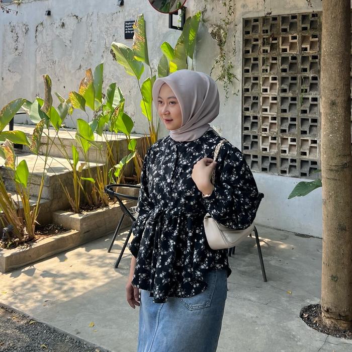 Gambar MEERA BLOUSE BY OKTRIN.ID || Atasan Wanita Lucu || Blouse Motif || Baju lucu - Black floral dari Oktrin.id undefined Tokopedia