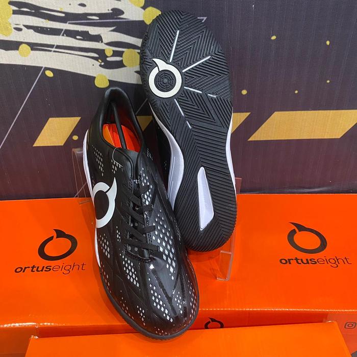 Gambar Ortus - Sepatu Bola Futsal Ortuseight Forte Meteor fg in - black/silver in, 39 dari RR SPORT LIMPUNG undefined Tokopedia