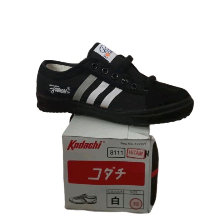 Gambar sepatu sekolah kodachi warna hitam  strip putih size 34- 41 - 34, hitam strip putih dari Mumtaz78 leuwiliang bogor undefined Tokopedia