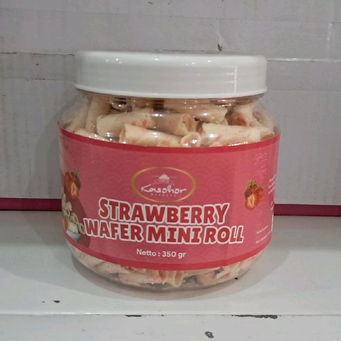 Gambar Wafer Mini Roll Kasohor Kemasan 350gr Strawberry Vanila Food Cemilan - Strawberry dari MEKAR INDAH SNACK KUDUS undefined Tokopedia