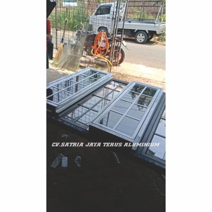 Gambar Kusen +Jendela Aluminium T160 x L50 Ornamen Lengkap ,Kunci Handle, Hitam Putih Coklat - Putih Kaca Bening, Buka Jungkit dari CV SATRIA JAYA TERUS undefined Tokopedia