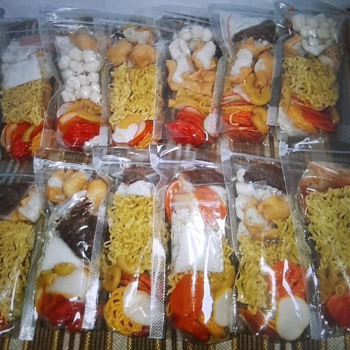 Gambar seblak instan 1 bungkus komplit dengan bumbu Food Makanan Pedas dari SNACK OMA RR2 undefined Tokopedia