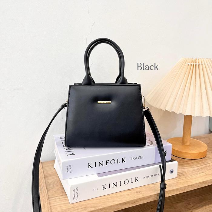 Gambar Tweelyforbag Tas Selempang Wanita Kia Slingbag Faux Leather - Hitam dari tweelyforbag undefined Tokopedia