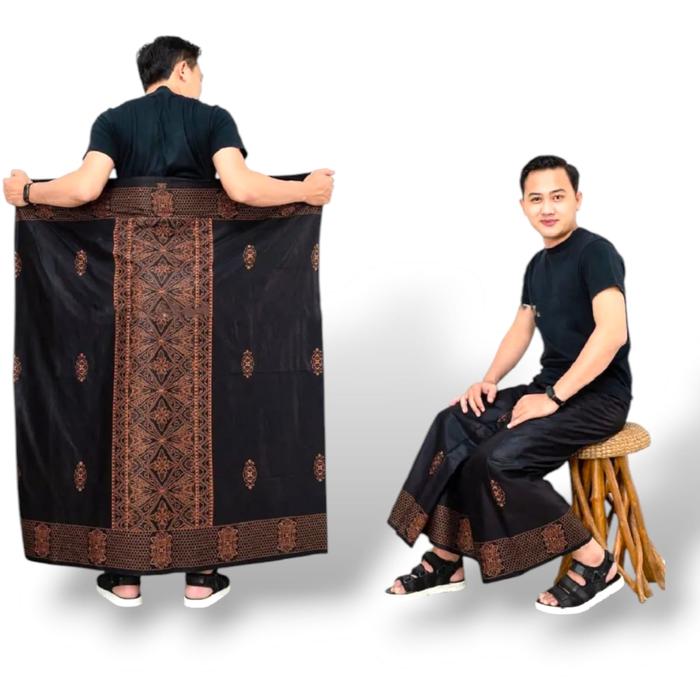 Gambar Seratus dapat tiga pics Sarung Pria dewasa Motif batik/Sarung Hadiah THR - HITAM+RANDOM dari Solid Olshop_NEW undefined Tokopedia
