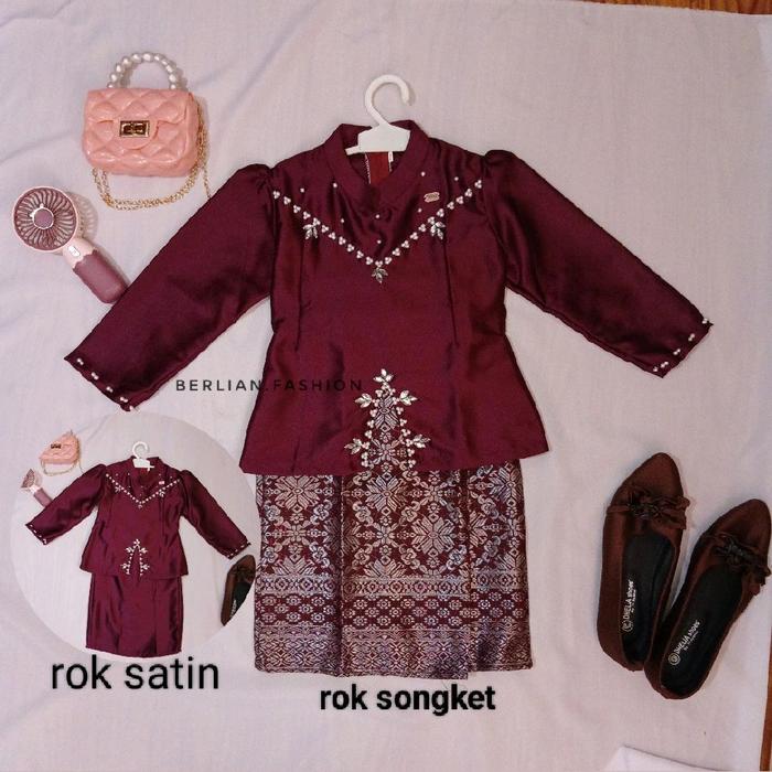 Gambar 1 COD Termurah! Oneset baju rok songket dan bahan satin kurung anak cewe melayu Malaysia look termurah Fashion tencel setelan perempuan  1 - 13 tahun Cewek - burgandy, baju dan rok songket, 1-2 tahun dari Berlian.fashion undefined Tokopedia