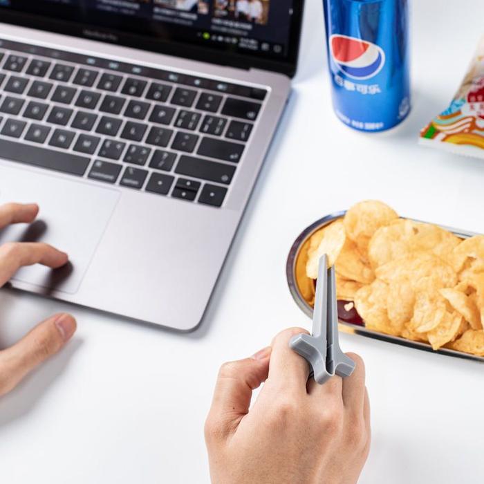 Gambar FINGER CHOPSTICK SUMPIT CEMILAN KHUSUS GAMER KANTOR BELAJAR SUMPIT PENJEPIT MAKANAN ANTI TANGAN KOTOR SUMPIT SNACK AJAIB dari CV AHMAD SENTOSAAAAAA undefined Tokopedia