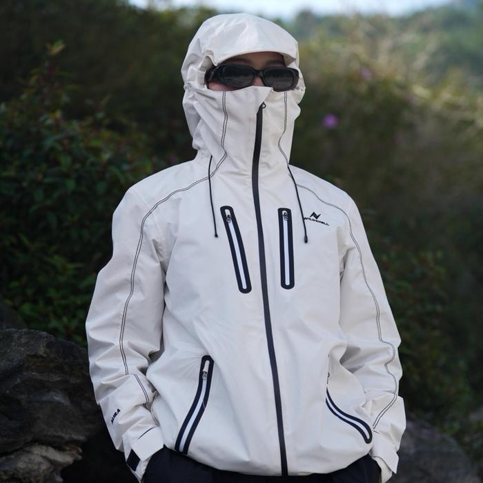 Gambar JAKET GUNUNG GORPCORE AURA SERIES WILDSHELL 100% WATERPROOF - Broken White, M dari WILDSHELL undefined Tokopedia