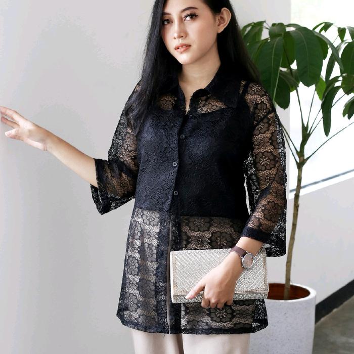 Gambar TERBARU KEMEJA BROKAT WANITA, KEMEJA BRUKAT KOMBINASI DALEMAN SATIN, KEMEJA PESTA,LAMARAN,LEBARAN,NATAL. Baju Atasan Dewasa Kancing Pendek - Hitam, Ukuran M dari PUTRY KEBAYA SHOP undefined Tokopedia