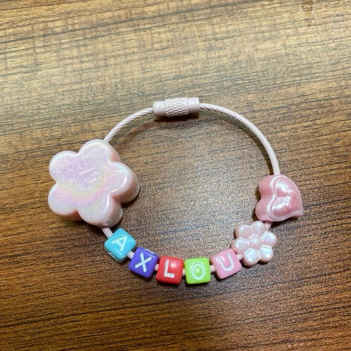 Gambar Ganci bulat custom nama saat live berlangsung dari Axlou.nailstudio undefined Tokopedia