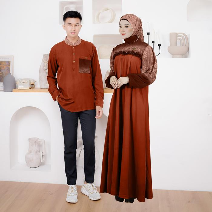 Gambar Demore - Baju Setelan Couple Pasangan Sarimbit- Grade (Gamis+Koko+Hijab Motif) Outfit Kekinian Lebaran Wanita Casual - Couple Grade Panjang Caramel dari demore.id undefined Tokopedia
