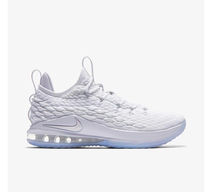 harga lebron 15