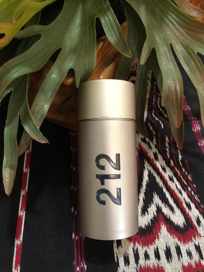 Perfume Carolina Herrera 212 Mujer EDT 100 ml | Paris.cl