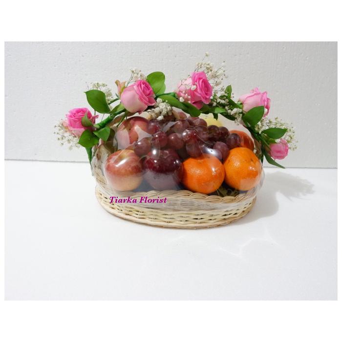 Jual Parcel Buah Bunga Parcel Buah Hadiah Orang Sakit Jakarta Barat Tiarka Florist Tokopedia