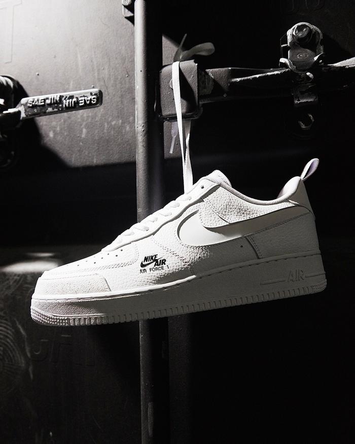 nike air force 1 07 lv8 triple white
