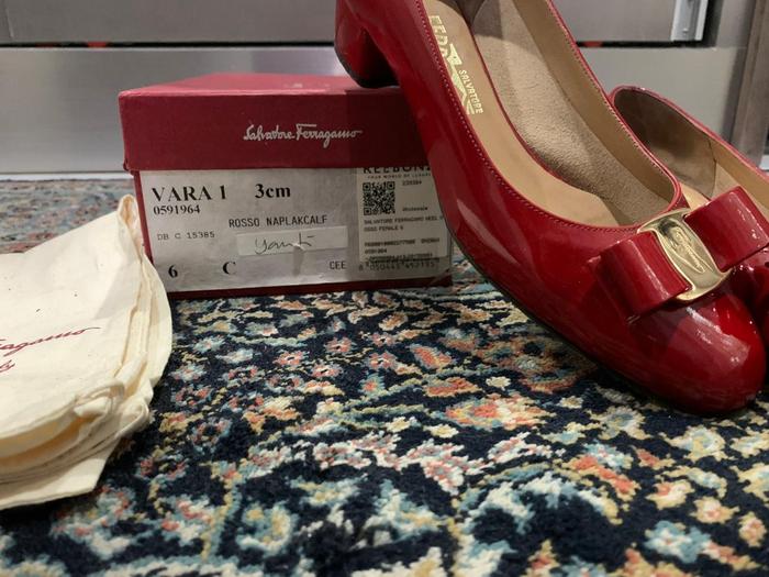 Jual Salvatore Ferragamo Vara Patent 