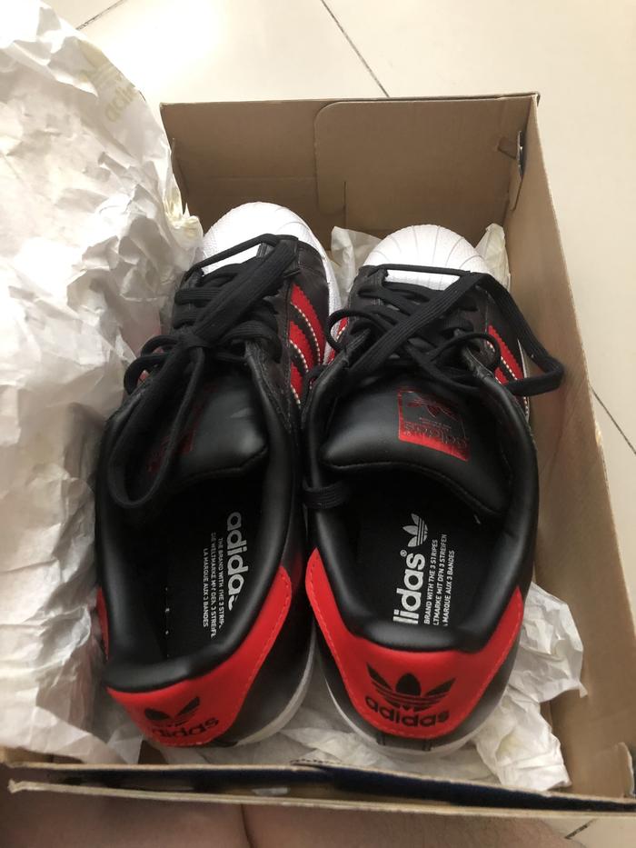 superstar black red