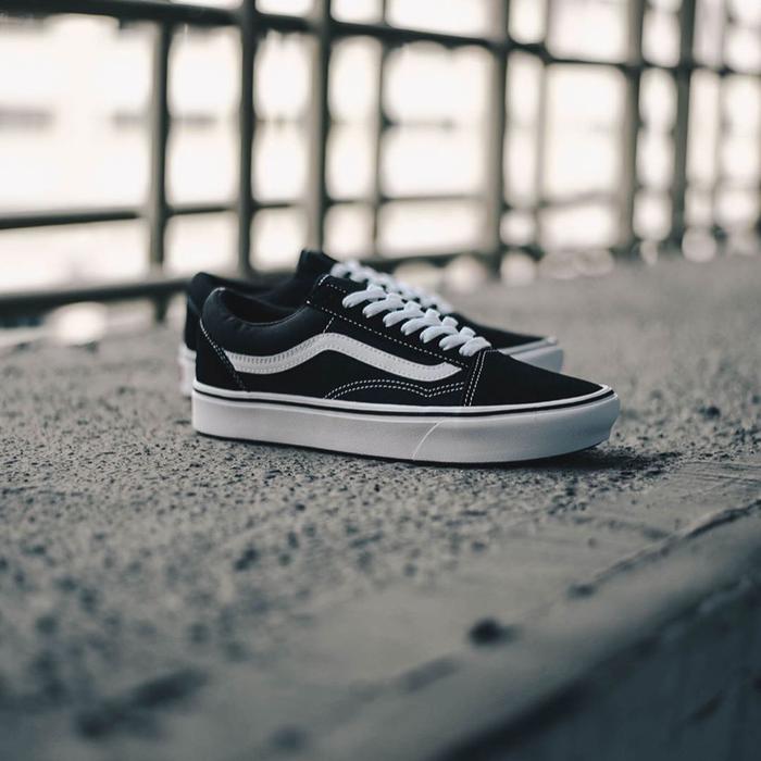 Jual Vans OldSkool Black/White ComfyCush - 44 - Kota Surabaya - The Schoolt  Corp. | Tokopedia