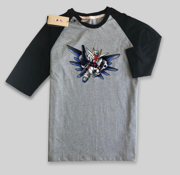 Gambar Kaos Raglan Gundam Freedom Chibi dari Triple Six undefined Tokopedia