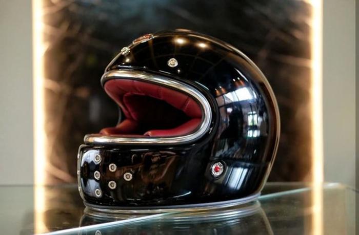 Jual Helm Ruby Castel St Germain size 