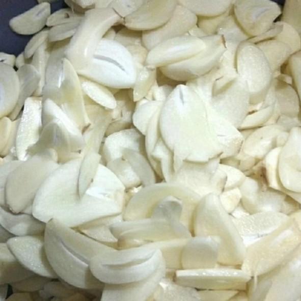 Gambar Bawang putih iris / rajang 150gr - 250gr - 100gr dari almaira store1_NEW undefined Tokopedia