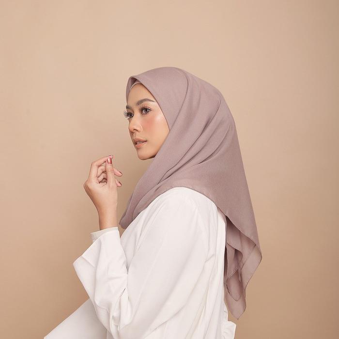 Gambar Hijab Wanita Paris Plain Scarf Voal Diario - Orchid dari Diario undefined Tokopedia