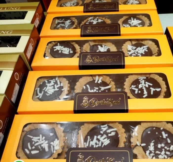 Gambar PIE SUSU KEJU STRAWBERRY CHOCOLATE TIRAMISU KARTIKA SARI BANDUNG CNY - KEJU dari Sweetwhite Bekasi undefined Tokopedia