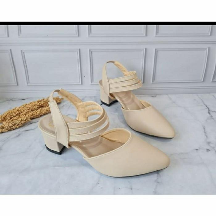 Gambar Hak High Heels Wanita 5cm Lancip Empuk Pengikat Karet Nyaman Terbaru - Cream, 36 dari Slavienaofficialshop undefined Tokopedia