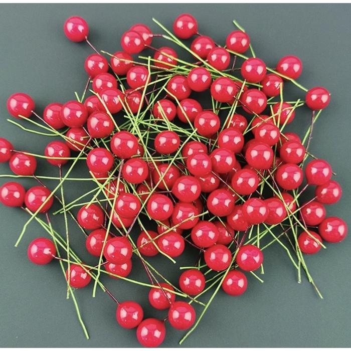 Gambar [GROSIR] 100pcs Biji Cherry Merah Gold Silver Artificial Ornamen dari La_ncar undefined Tokopedia