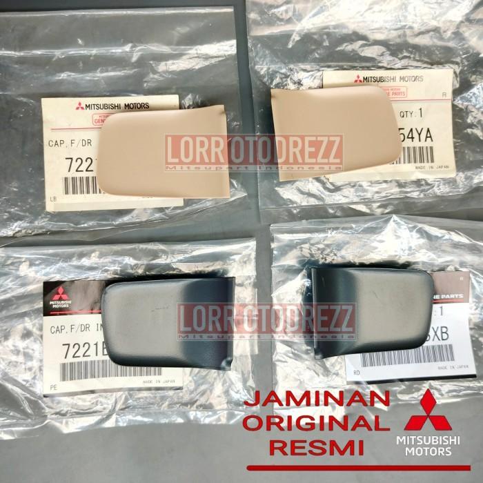 Gambar Tutup cover baut handle pintu dalam Outlander Sport - Xpander Original - Hitam, Kanan/driver dari William Autopart undefined Tokopedia