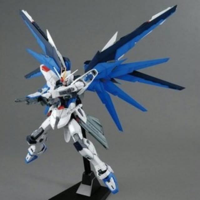 Gambar Bandai MG 1100 Freedom gundam ver 2.0 seri terbaruplus stand base dari pallavi mart undefined Tokopedia