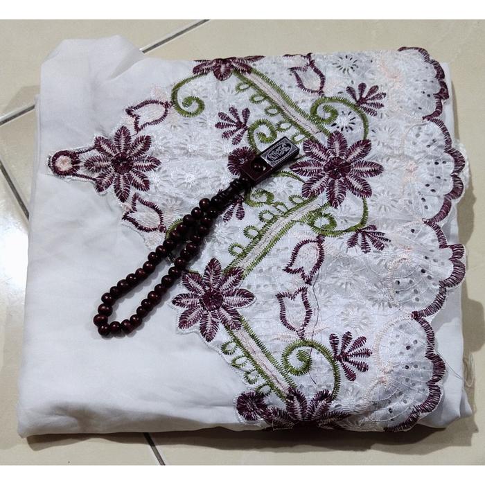 Gambar mukena alika beesway renda bordir punggun dewasa mukenah travelling - marun dari Zedo Store8 undefined Tokopedia