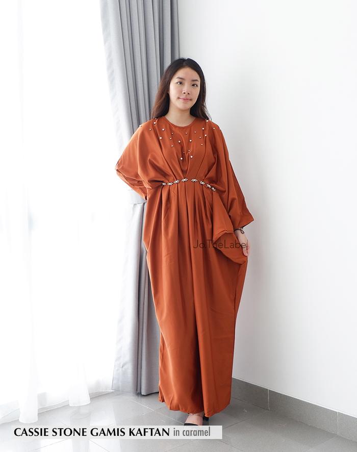 Gambar CASSIE STONE GAMIS KAFTAN - JOTHELABEL - Caramel dari jo.thelabel undefined Tokopedia