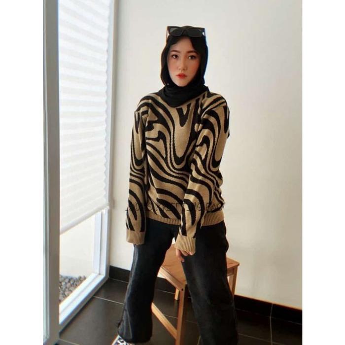 Gambar Sweater Crewneck Wanita Motif Zebra Rajut Livy Premium Crop Top Zebra - Brown dari Gistara Cloth undefined Tokopedia