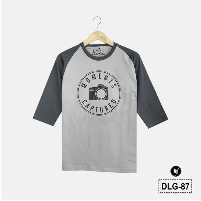 Gambar Madia Kaos Distro Pria Raglan 3/4 motif CAPTURED Combed 24s - DLG87 - Abu Muda, M dari Madiaproject undefined Tokopedia