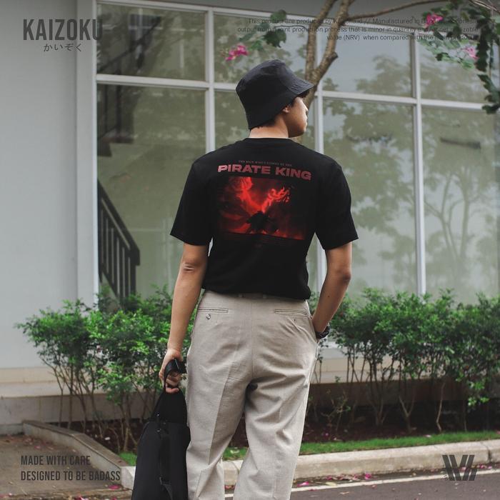 Gambar KAIZOKU Kaos One Piece Luffy vs 2 Yonko Black (Premium) - XL dari kaizoku.id undefined Tokopedia