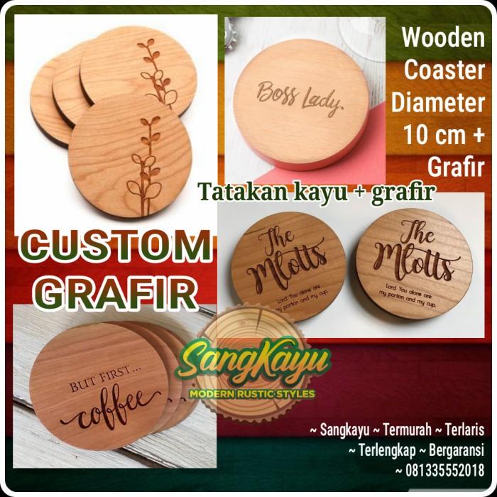Gambar Tatakan kayu Grafir laser custom nama dan ukuran Diameter 10 cm - 4 x 4 cm dari Sangkayu Partner undefined Tokopedia