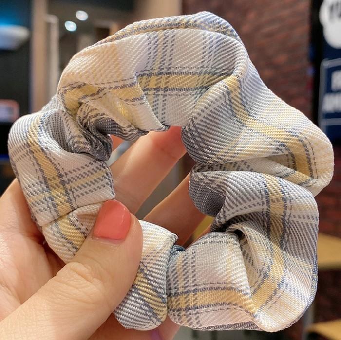 Gambar IK173 Ikat Rambut Wanita Srunchie Korea Classic Aksesoris Women Hair - grey yellow dari Dneo Store undefined Tokopedia