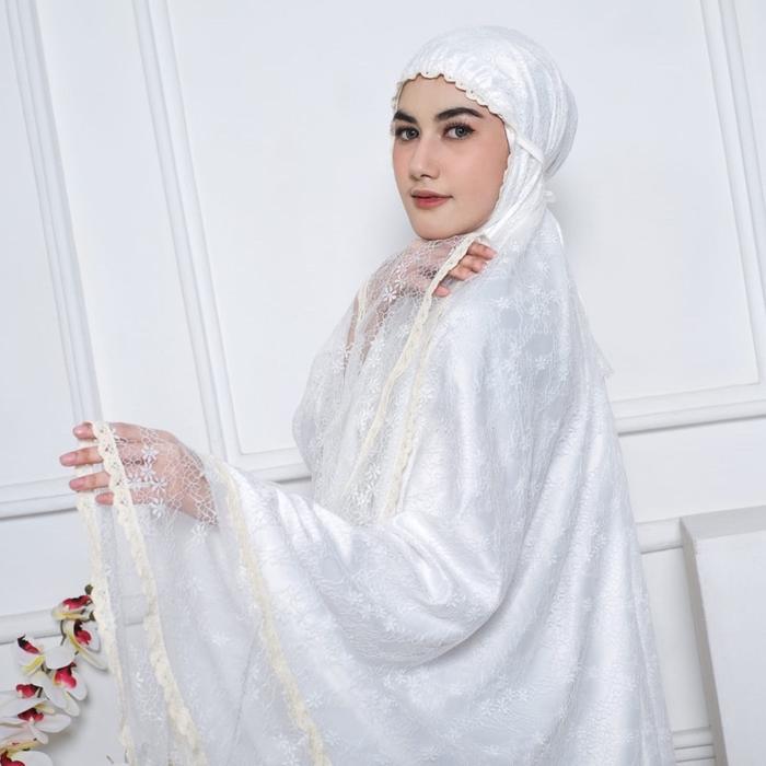 Gambar Mukena HURREM Roberto Cavali Mix Brukat Import Cantik Untuk Dewasa - BROKEN WHITE, JUMBO dari zamron izamrudin 83 undefined Tokopedia