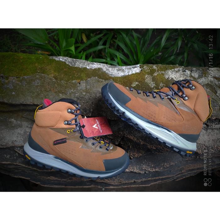 Gambar Sepatu Gunung Outdoor Hiking Altitude Gear Outsole Vibram Waterproof dari berintasde undefined Tokopedia