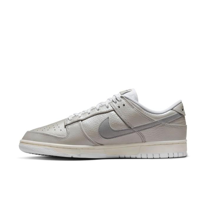 Gambar NIKE DUNK LOW SE METTALIC SILVER SAIL 100% - 40 dari Nowdoaction undefined Tokopedia