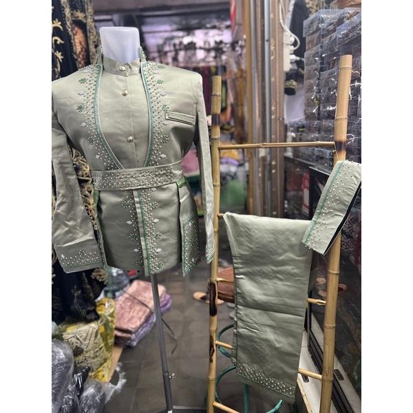 Gambar Basofi pengantin hijau sage baju pengantin pria warna hijau sage - Model c, L dari Bunga Abadi Supplier dekorasi Surabaya undefined 5 Tokopedia