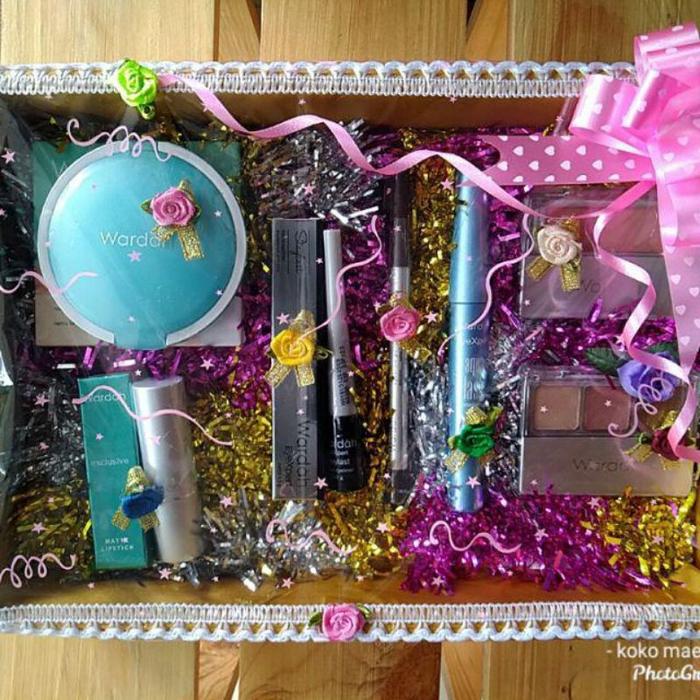 Gambar WARDAH PAKET MAKE UP HANTARAN PERNIKAHAN LAMARAN PARSEL KADO dari Nabilah Ramaniyaa undefined Tokopedia