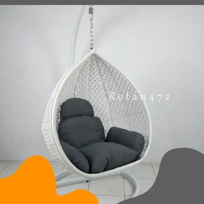 Gambar Kursi Ayunan Gantung Dari Rotan Sintetis Kerombong berbentuk buah Pir dari ROTAN 472 undefined Tokopedia