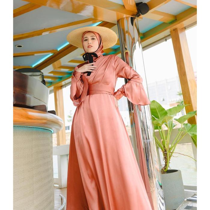 Gambar Gaun Pesta Silk Maxmara Satin Sage Green Gamis Wanita Terbaru 2023 - Terracotta, M dari Fleur Fashion Store undefined Tokopedia
