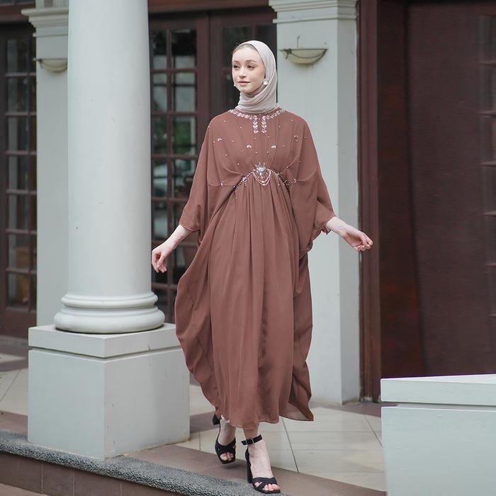 Gambar Miss Nomi Fredella Kaftan Wanita Cantik Bahan Ceruty Adem Nyaman Di Pakai Jumbo - BRICK, FREE SIZE dari Miss Nomi undefined Tokopedia