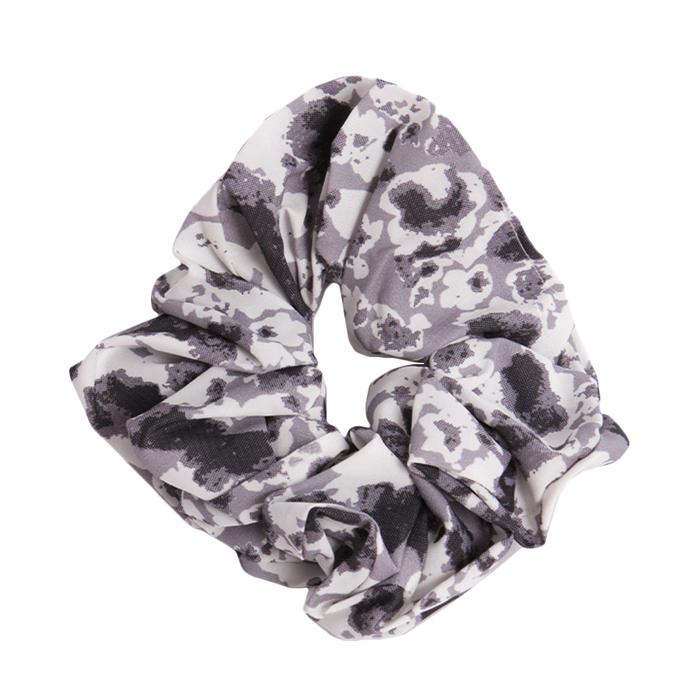 Gambar Stroberi Scrunchie Motif Flower Hair Tie - Tie Dye -1 dari Stroberi Accessories undefined Tokopedia