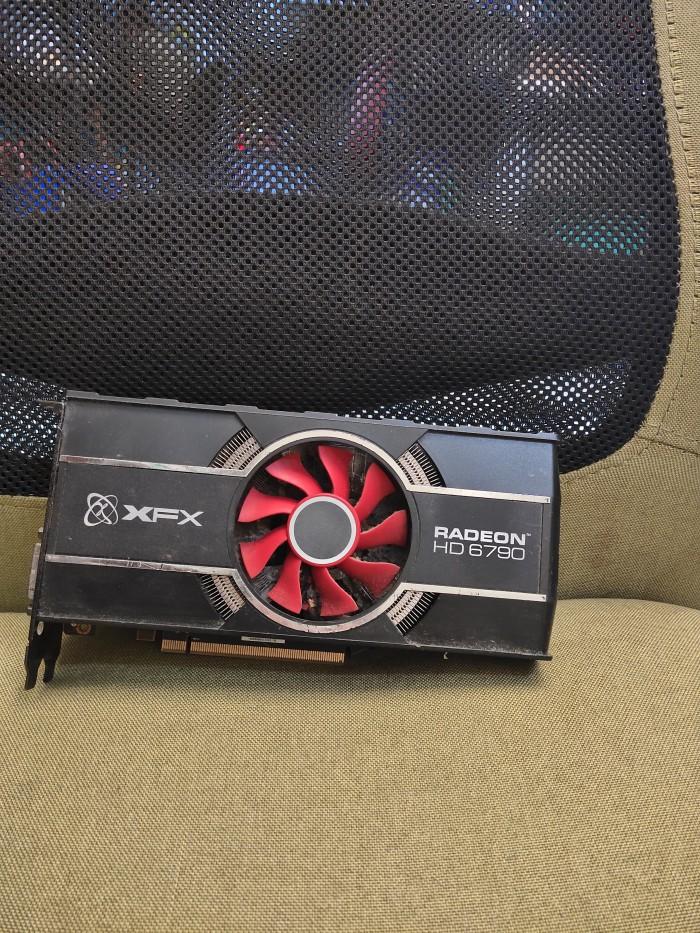 Jual XFX AMD Radeon HD 6790 840M 1GB DDR5 2X-DVI HDMI DP - Jakarta ...