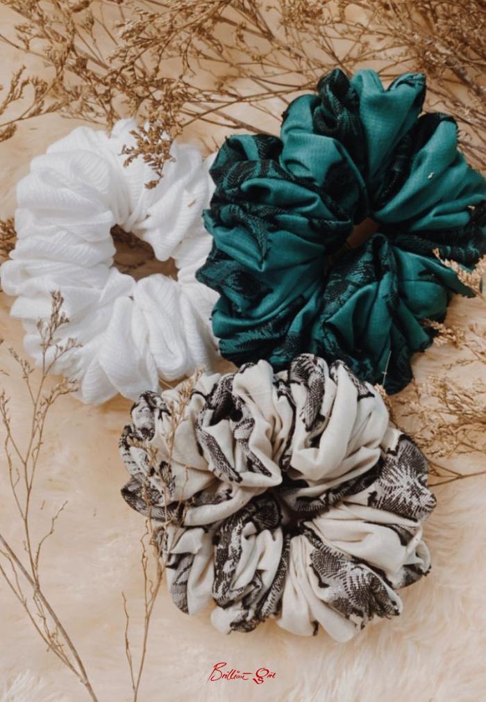 Gambar Ikat Rambut Scrunchie atau Kunciran Hijab - Brilliant Girl - Random 3pcs dari BRILLIANT GIRLS undefined Tokopedia