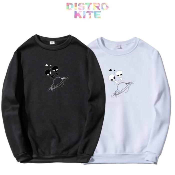 Jual Sweater Pria Wanita Two Alien Love Planet Tengah Hitam, M