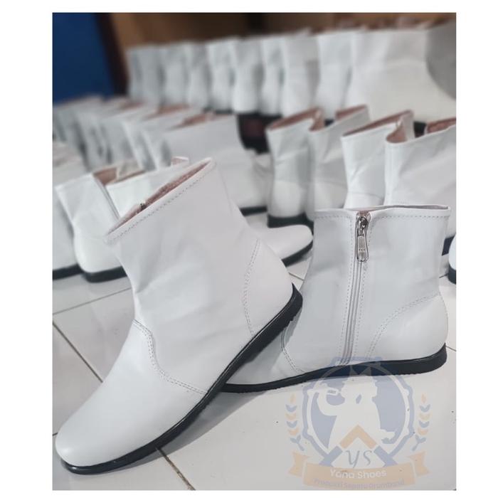 Gambar Sepatu Pasukan Drumband Putih - Custom Sepatu Drumband - Custom Murah dari caren store0 undefined Tokopedia